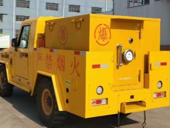 宁陵凯龙爆破器材运输车：保障爆破任务的安全运行
